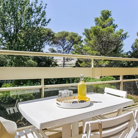Ξενοδοχείο με διαμερίσματα Pierre & La Corniche D'or